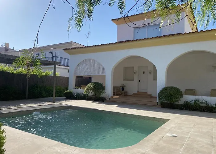 R5 Casa Colonial كوماروغا