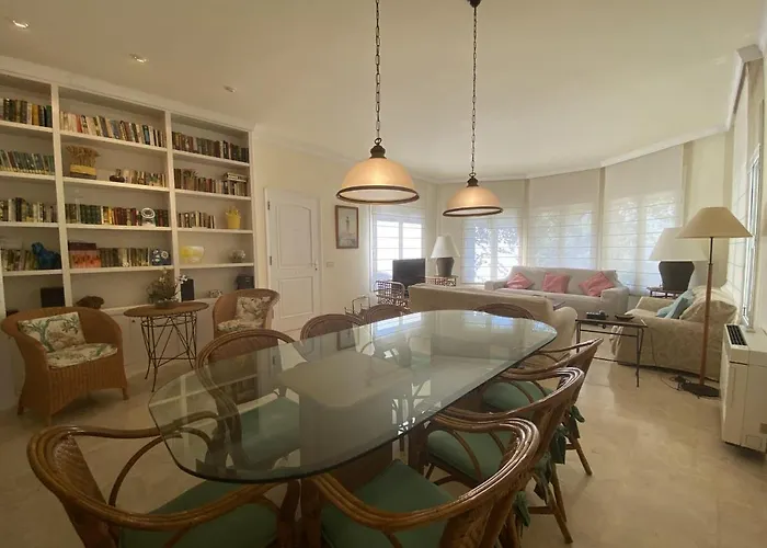 R5 Casa Colonial كوماروغا